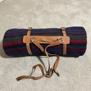 Woolrich Stadium Blanket with adjustable leather straps